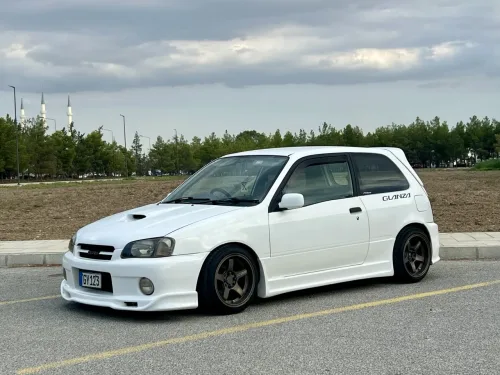 1998 Model Düz Toyota Starlet
