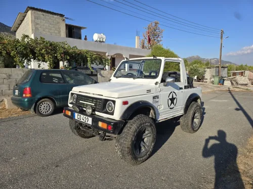 1990 Model Düz Suzuki Samurai
