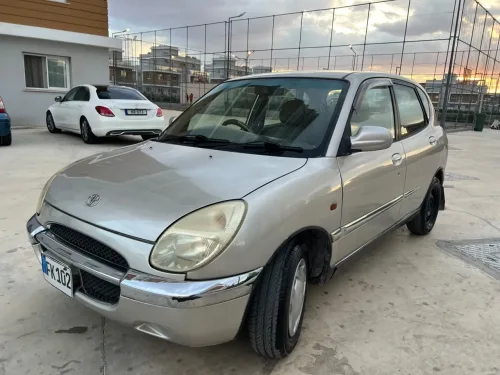 2001 Toyota Duet - Önizleme 1