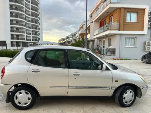 2001 Toyota Duet - Önizleme 2