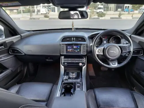 2018 Jaguar XE - Önizleme 4