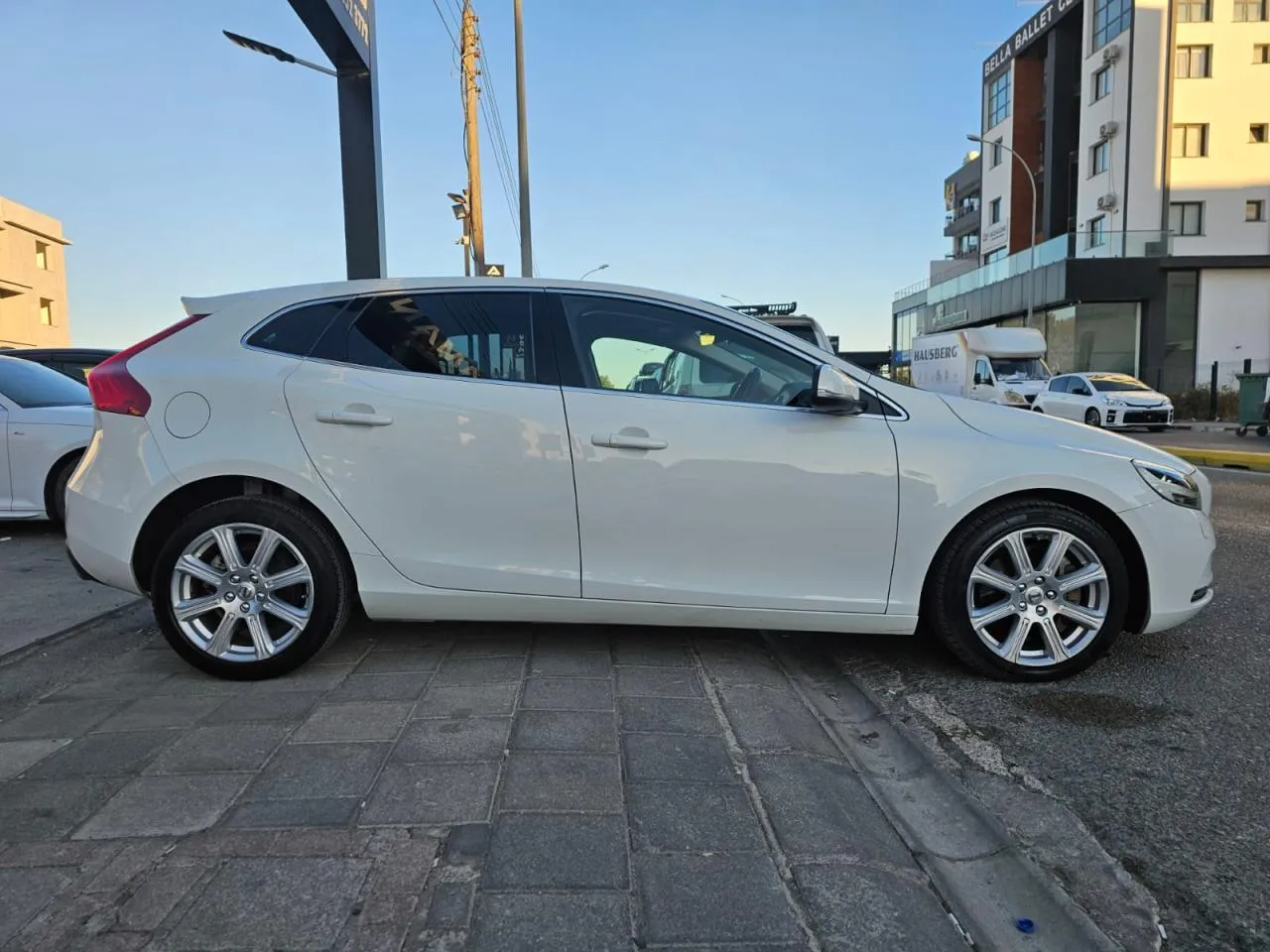 2020 Model Otomatik Volvo V40