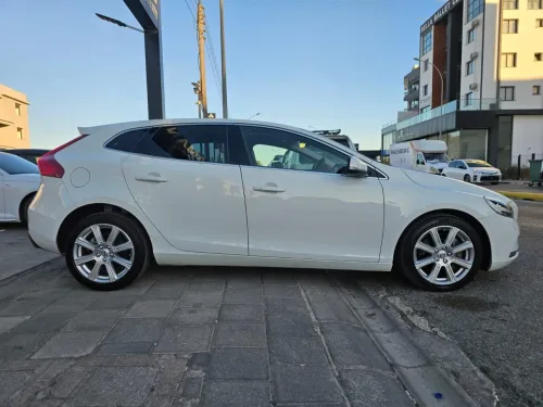 2020 Model Otomatik Volvo V40