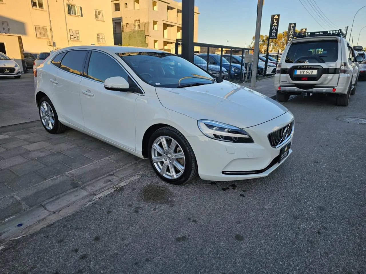 2020 Model Otomatik Volvo V40