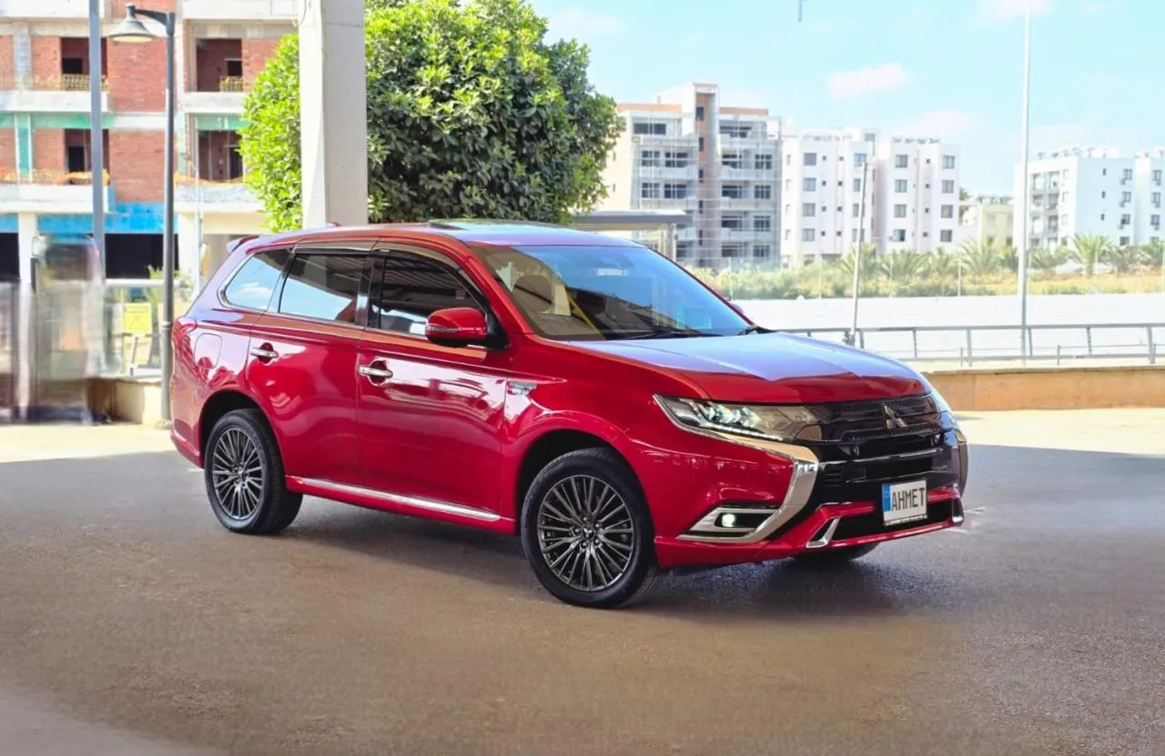 2021 Model Otomatik Mitsubishi Outlander